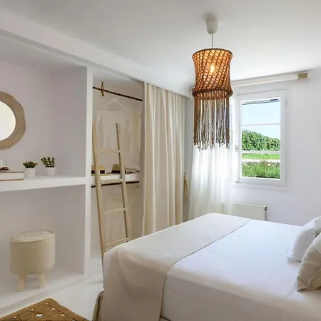 Villa Executive Paros Villa: Beachfront Supreme With Private Pool *