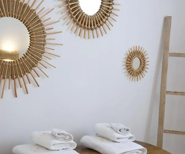 Executive Paros 5 Bedrooms Beachfront Supreme Beachfront Sea Views&private Pool Villa