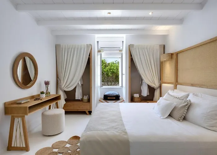 Executive Paros 5 Bedrooms Beachfront Supreme Beachfront Sea Views&private Pool Villa