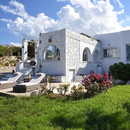 Executive Paros 5 Bedrooms Beachfront Supreme Beachfront Sea Vila Ambelas