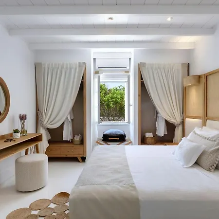Executive Paros Villa: Beachfront Supreme With Private Pool
